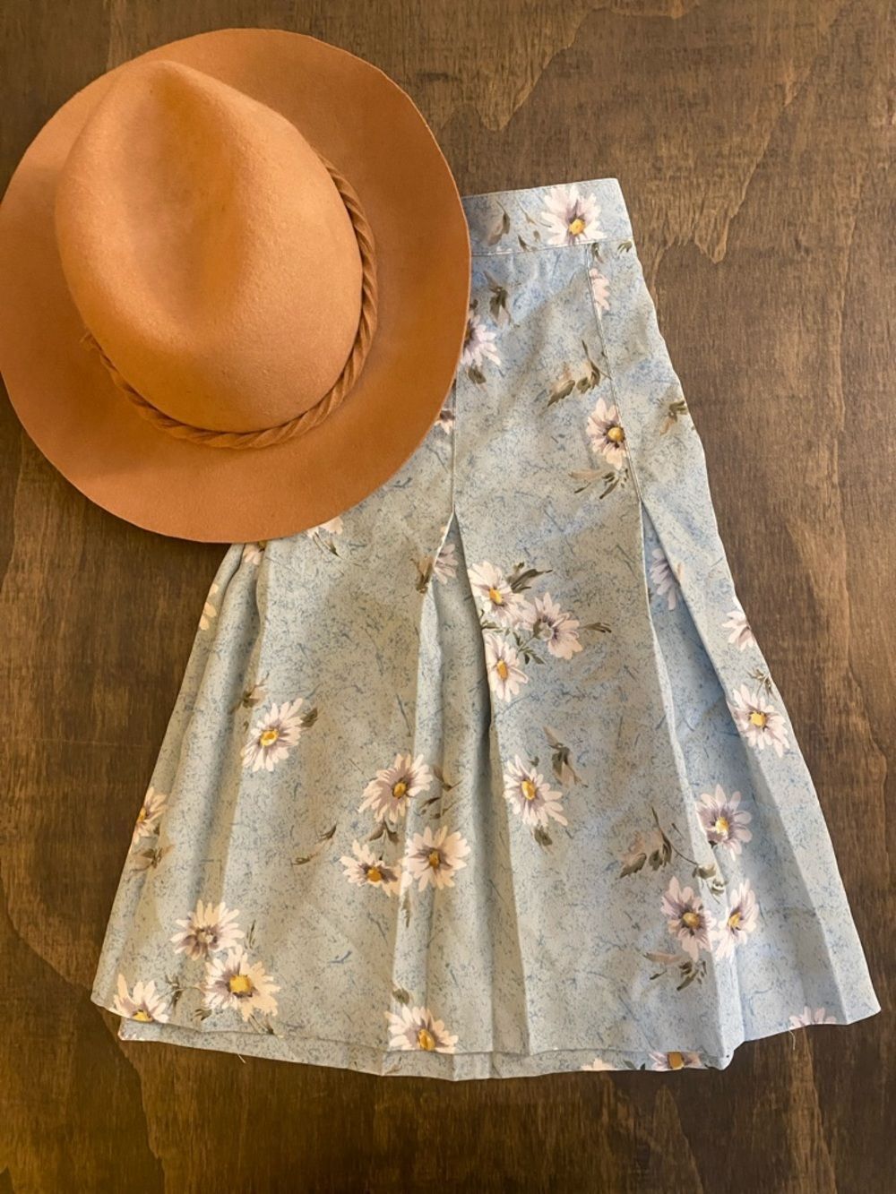 Vintage Women's Light Blue Floral Pleated Skirt
